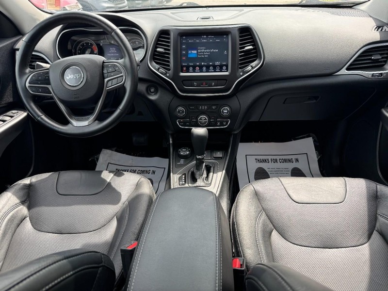 Jeep Cherokee Vehicle Full-screen Gallery Image 12