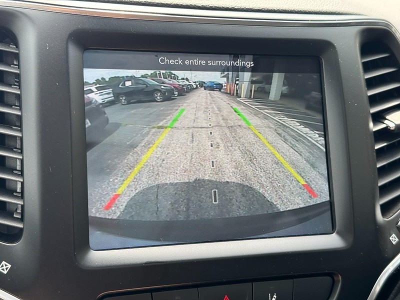 Jeep Cherokee Vehicle Full-screen Gallery Image 23