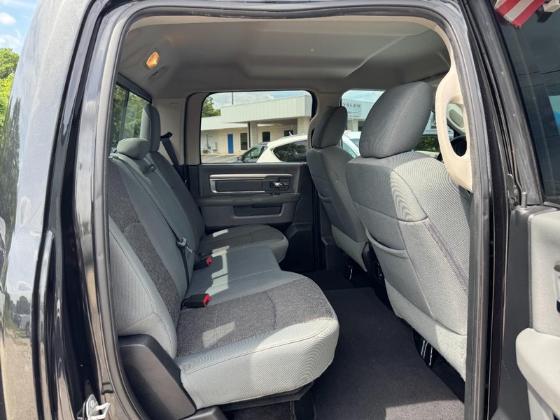 Ram 1500 Vehicle Full-screen Gallery Image 10