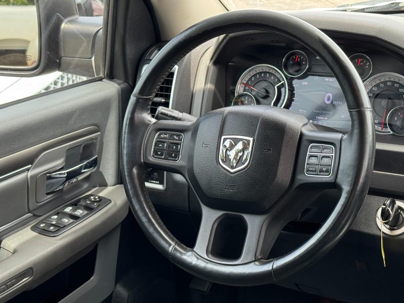Ram 1500 Vehicle Full-screen Gallery Image 12