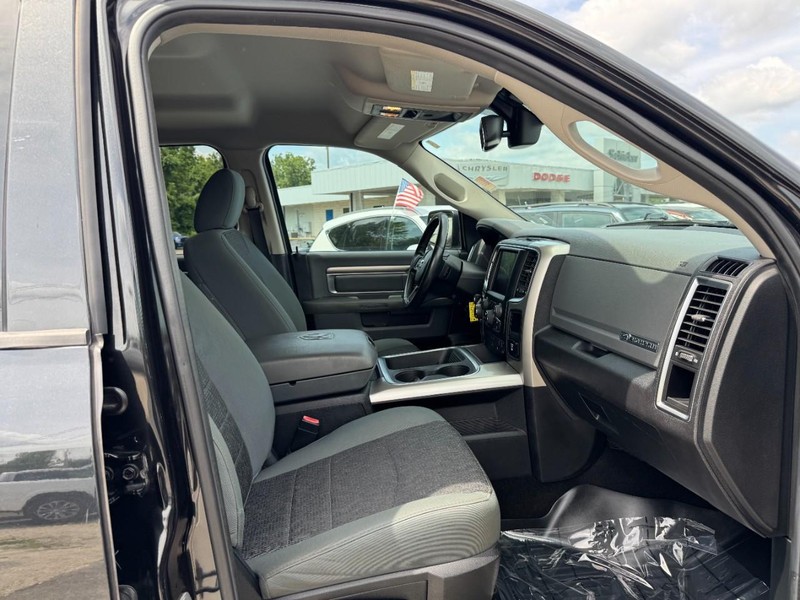 Ram 1500 Vehicle Full-screen Gallery Image 15