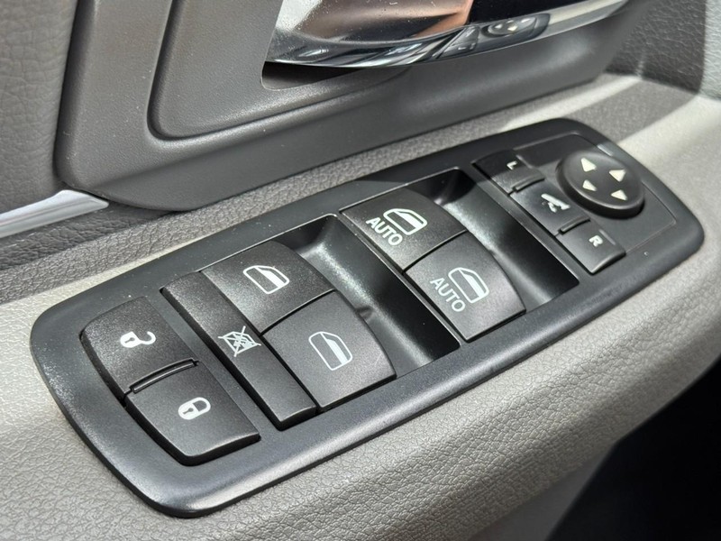 Ram 1500 Vehicle Full-screen Gallery Image 23