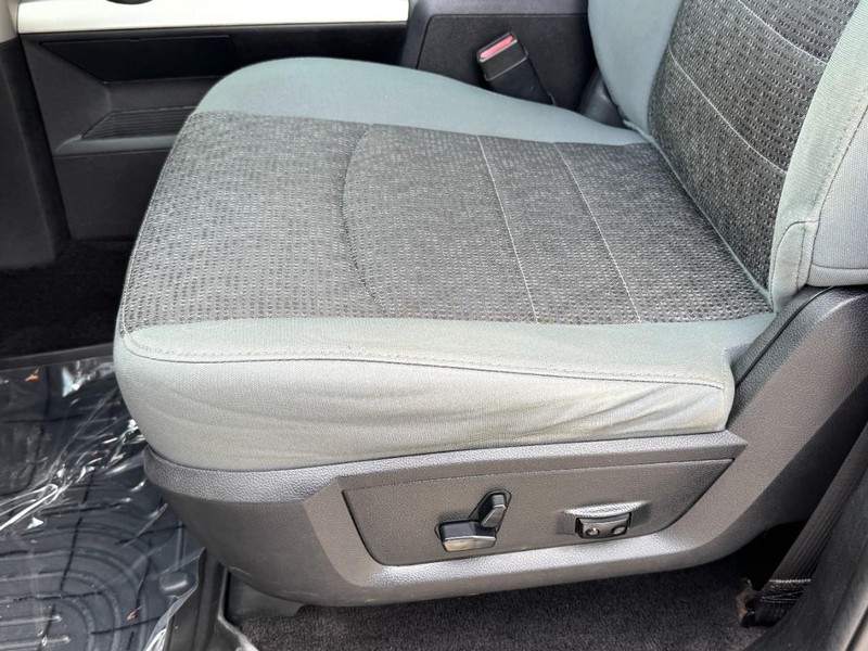 Ram 1500 Vehicle Full-screen Gallery Image 24