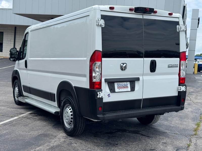 Ram ProMaster Cargo Van Vehicle Full-screen Gallery Image 06