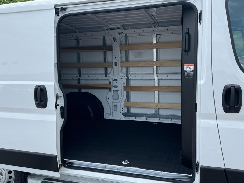 Ram ProMaster Cargo Van Vehicle Full-screen Gallery Image 10
