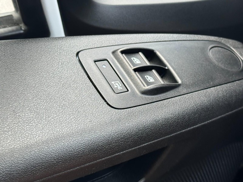 Ram ProMaster Cargo Van Vehicle Full-screen Gallery Image 18