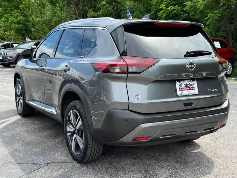 Nissan Rogue Vehicle Full-screen Gallery Image 06