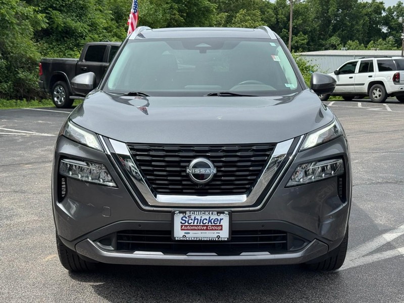 Nissan Rogue Vehicle Full-screen Gallery Image 09