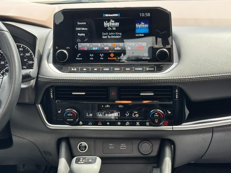 Nissan Rogue Vehicle Full-screen Gallery Image 14