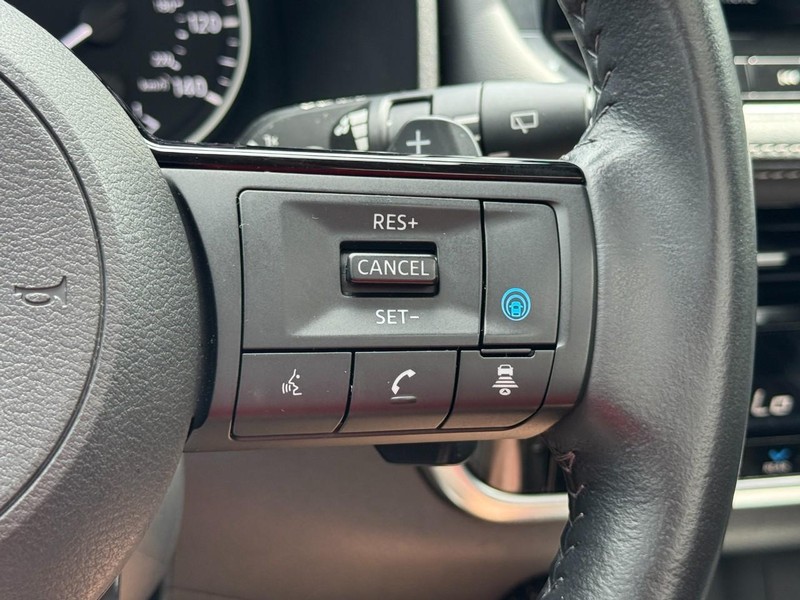 Nissan Rogue Vehicle Full-screen Gallery Image 19