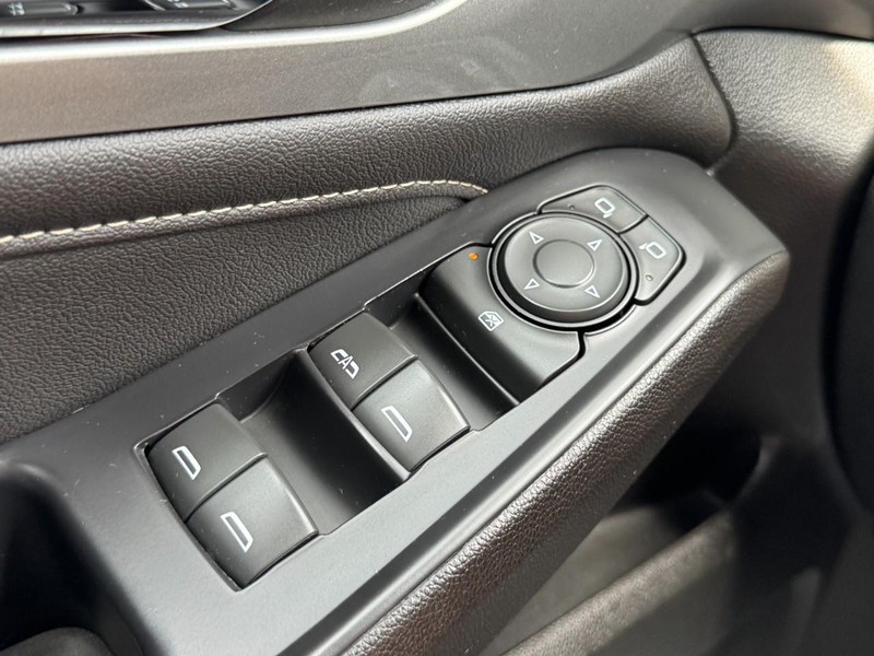 Chevrolet Traverse Vehicle Full-screen Gallery Image 23