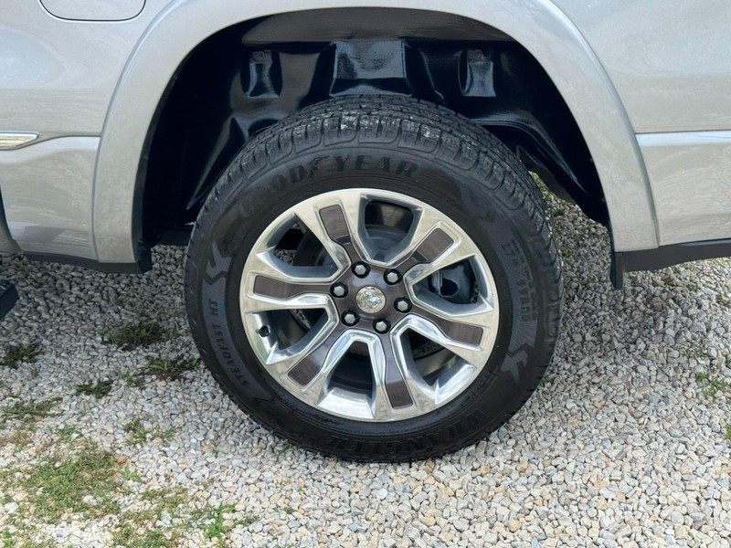 Ram 1500 Vehicle Full-screen Gallery Image 07