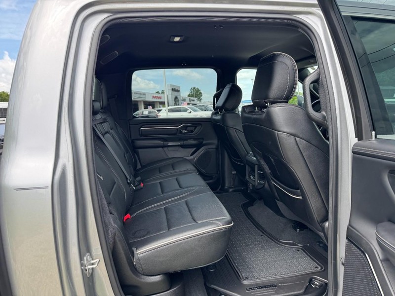 Ram 1500 Vehicle Full-screen Gallery Image 10