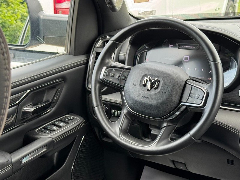 Ram 1500 Vehicle Full-screen Gallery Image 12