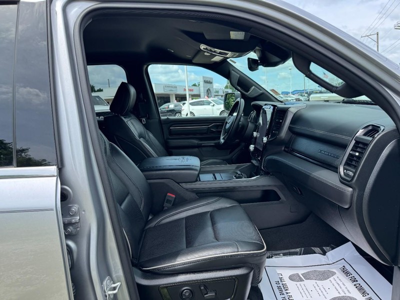 Ram 1500 Vehicle Full-screen Gallery Image 15
