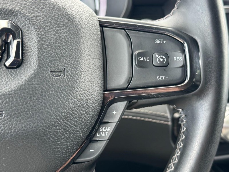 Ram 1500 Vehicle Full-screen Gallery Image 18