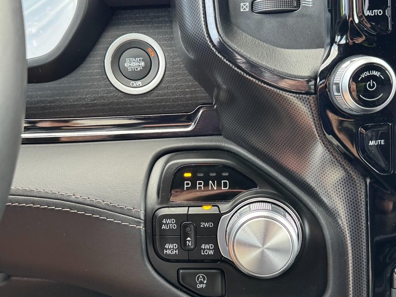 Ram 1500 Vehicle Full-screen Gallery Image 21