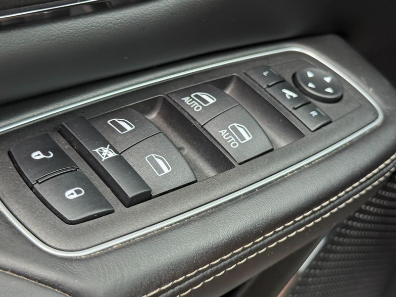 Ram 1500 Vehicle Full-screen Gallery Image 24