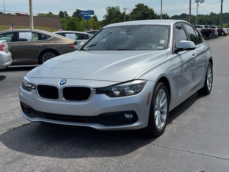 BMW 3 Series Vehicle Full-screen Gallery Image 08