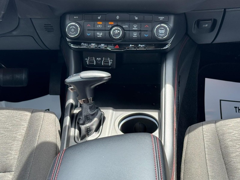 Dodge Durango Vehicle Full-screen Gallery Image 15