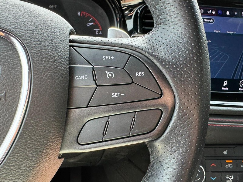 Dodge Durango Vehicle Full-screen Gallery Image 18