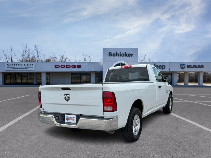 Ram 1500 Classic Vehicle Full-screen Gallery Image 03