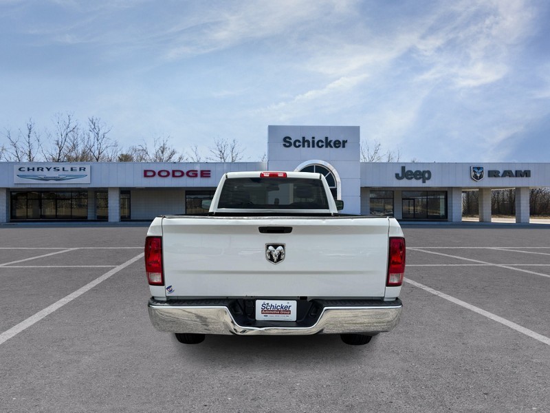 Ram 1500 Classic Vehicle Full-screen Gallery Image 04