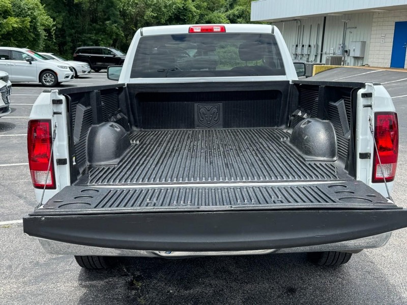 Ram 1500 Classic Vehicle Full-screen Gallery Image 05