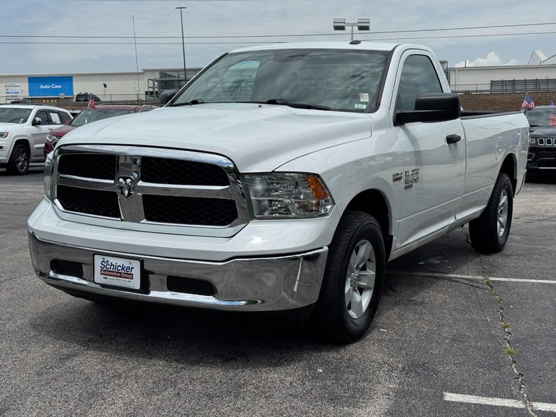 Ram 1500 Classic Vehicle Full-screen Gallery Image 08