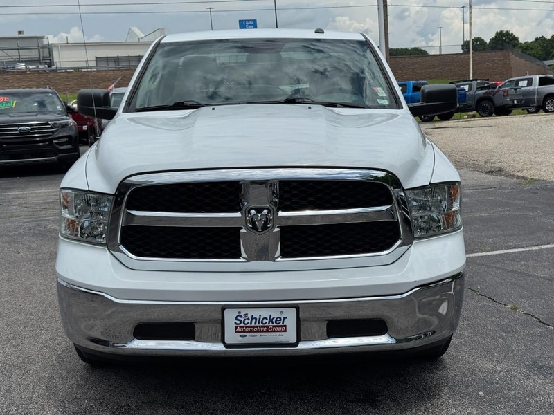 Ram 1500 Classic Vehicle Full-screen Gallery Image 09