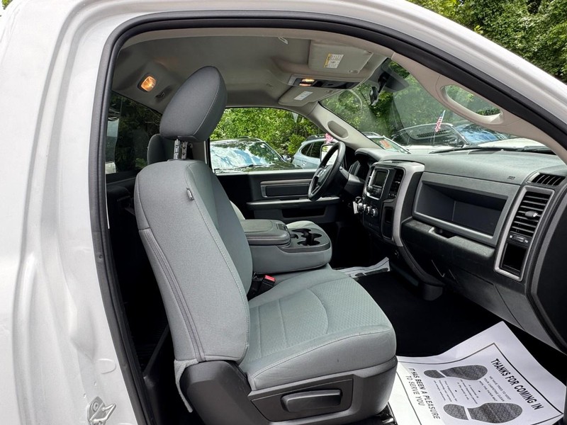 Ram 1500 Classic Vehicle Full-screen Gallery Image 10