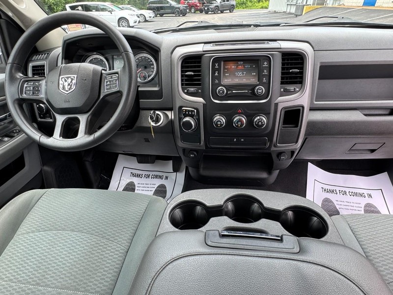 Ram 1500 Classic Vehicle Full-screen Gallery Image 11