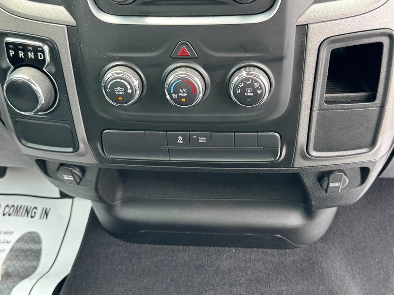 Ram 1500 Classic Vehicle Full-screen Gallery Image 14