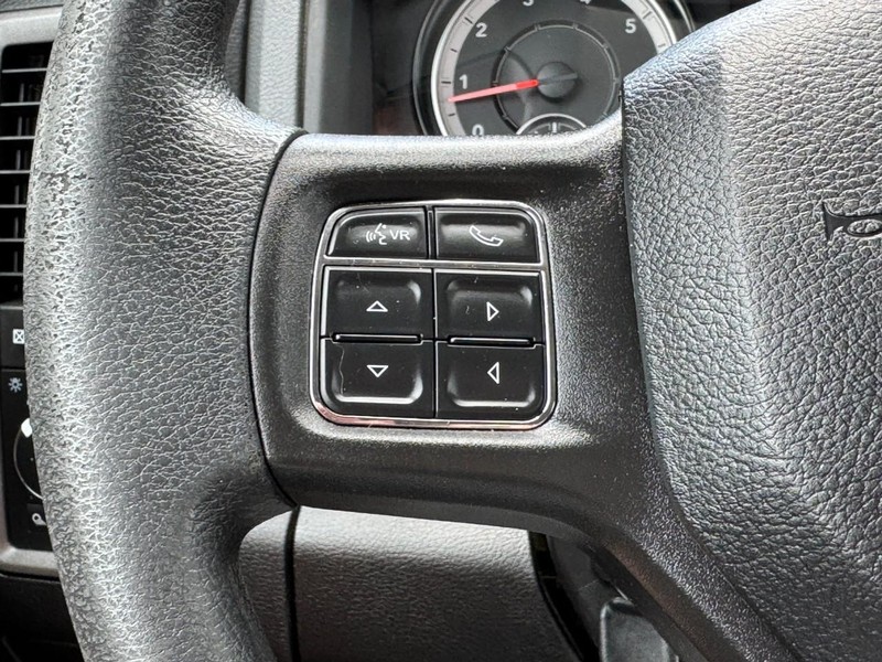 Ram 1500 Classic Vehicle Full-screen Gallery Image 15