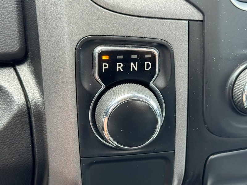 Ram 1500 Classic Vehicle Full-screen Gallery Image 18