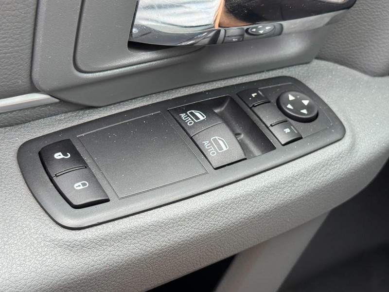 Ram 1500 Classic Vehicle Full-screen Gallery Image 20