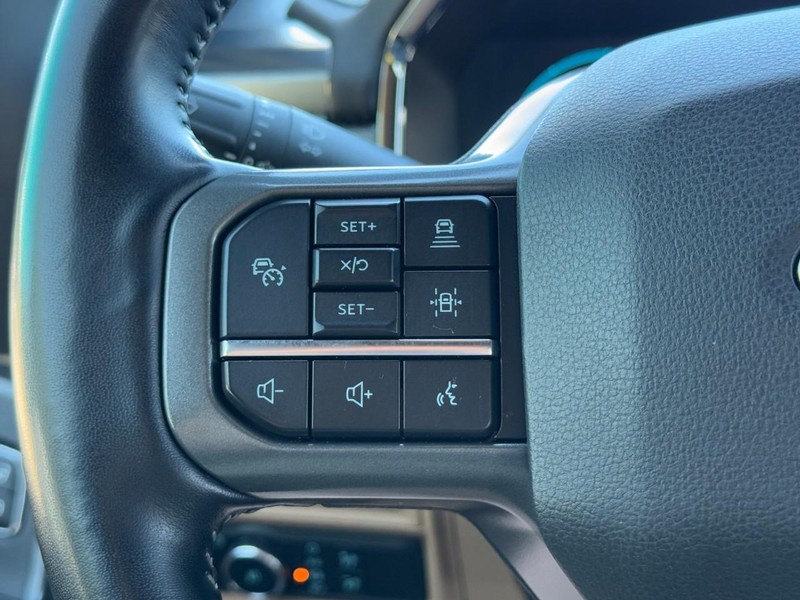 Ford F-150 Vehicle Full-screen Gallery Image 17