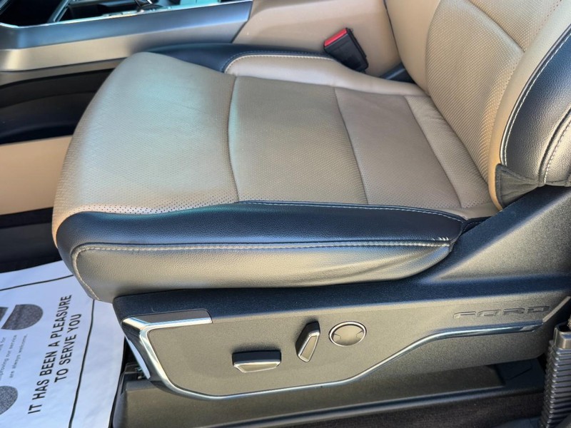 Ford F-150 Vehicle Full-screen Gallery Image 25