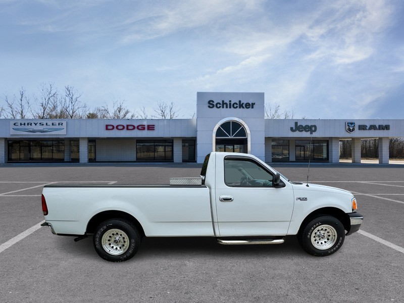 Ford F-150 Vehicle Full-screen Gallery Image 02
