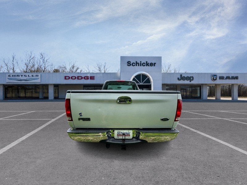 Ford F-150 Vehicle Full-screen Gallery Image 04