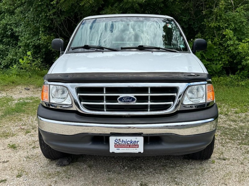 Ford F-150 Vehicle Full-screen Gallery Image 09
