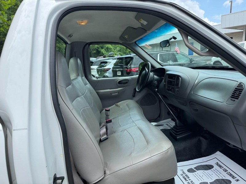 Ford F-150 Vehicle Full-screen Gallery Image 10