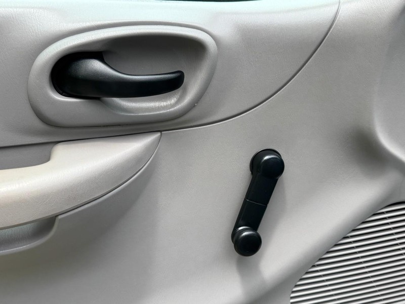 Ford F-150 Vehicle Full-screen Gallery Image 18