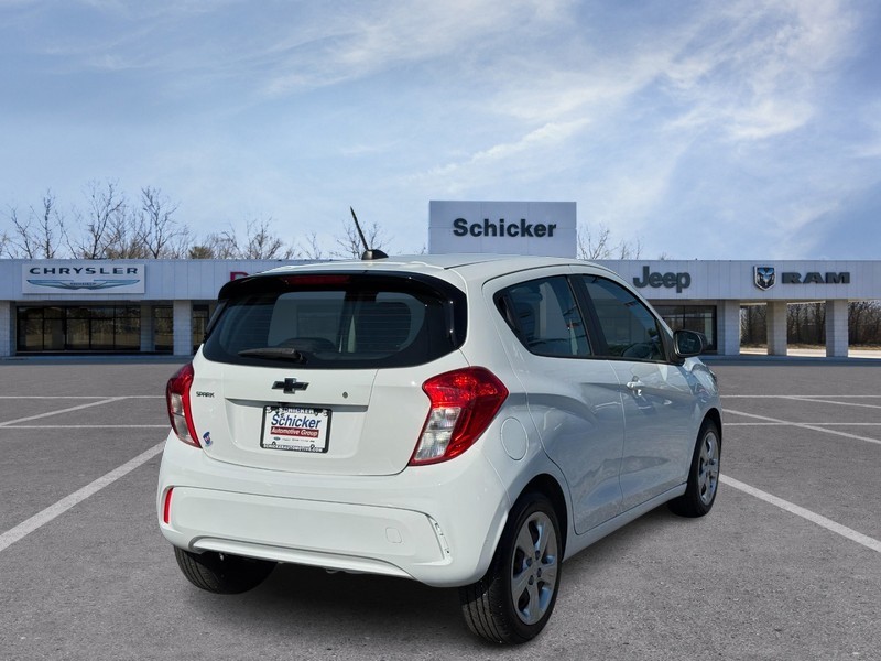 Chevrolet Spark Vehicle Full-screen Gallery Image 03