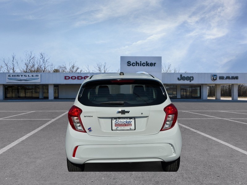 Chevrolet Spark Vehicle Full-screen Gallery Image 04