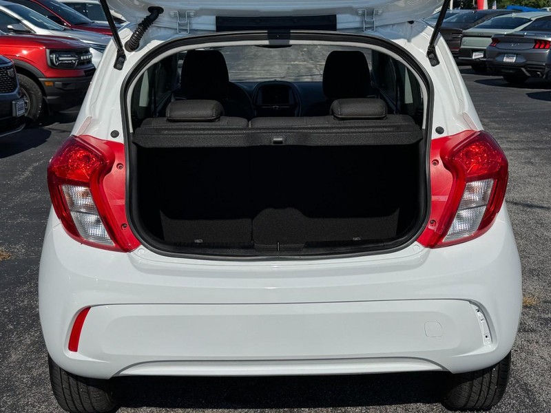 Chevrolet Spark Vehicle Full-screen Gallery Image 05