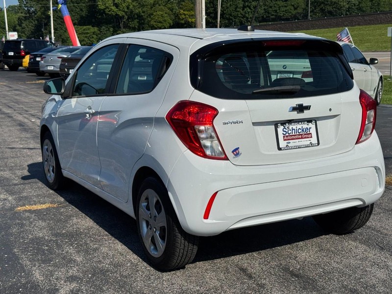 Chevrolet Spark Vehicle Full-screen Gallery Image 06