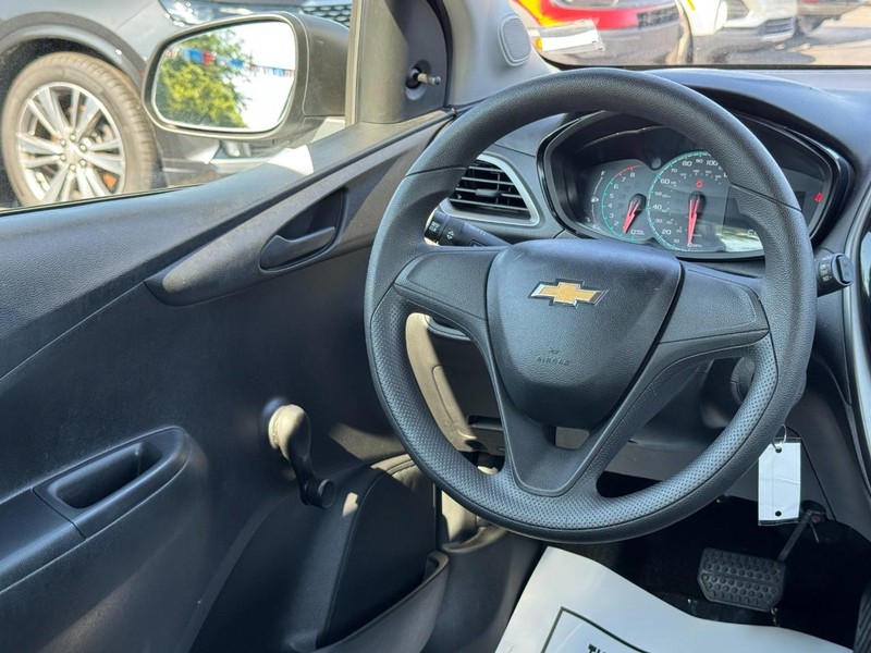 Chevrolet Spark Vehicle Full-screen Gallery Image 12