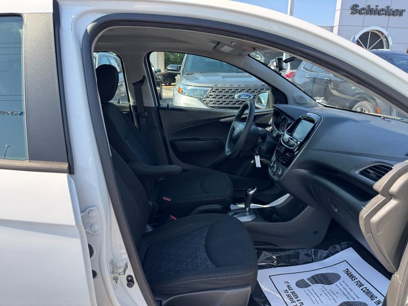 Chevrolet Spark Vehicle Full-screen Gallery Image 15