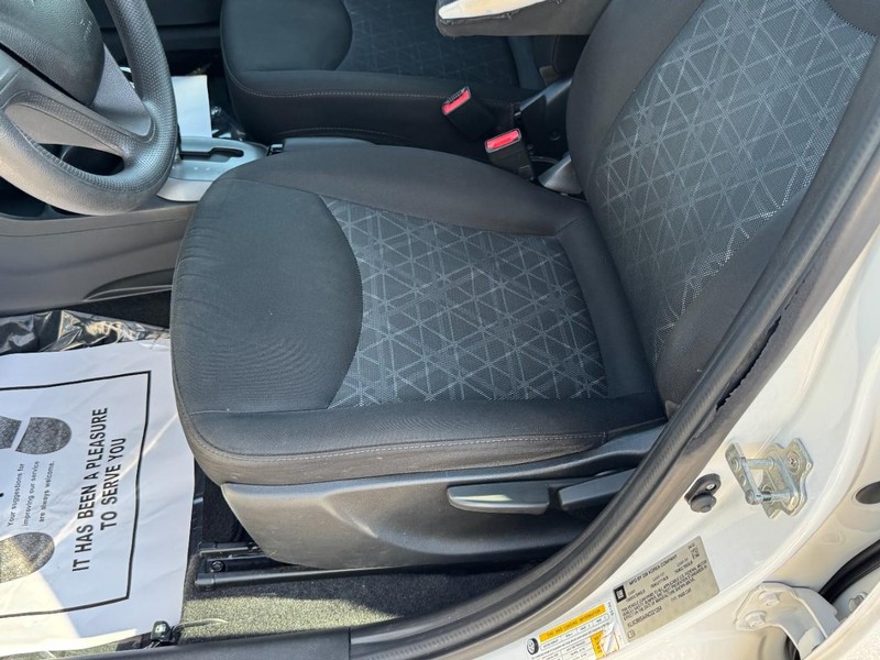 Chevrolet Spark Vehicle Full-screen Gallery Image 21